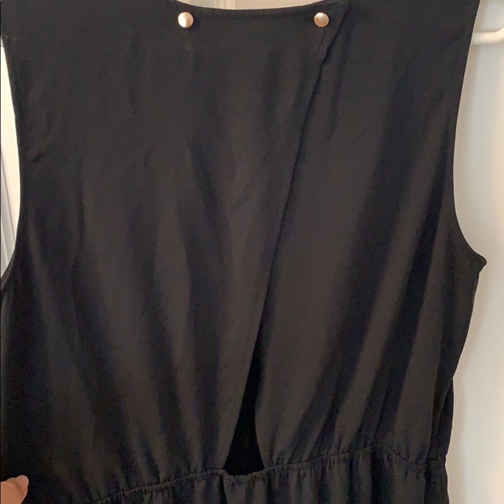Keyhole/open back Romper - Picture 4 of 4